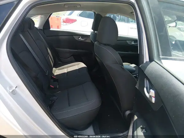 3KPF24AD2KE054598 2019 KIA FORTE - Image 8
