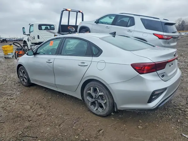 3KPF24AD2KE055332 2019 KIA FORTE - Image 2