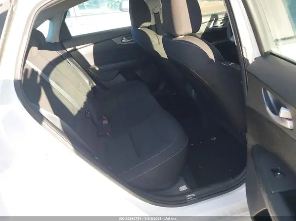 3KPF24AD2KE055461 2019 KIA FORTE - Image 8