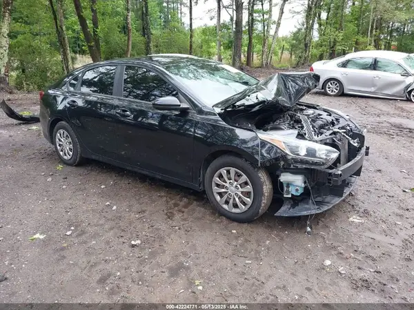 3KPF24AD2KE058098 2019 KIA FORTE - Image 1