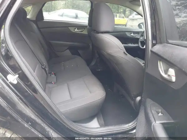 3KPF24AD2KE058098 2019 KIA FORTE - Image 8