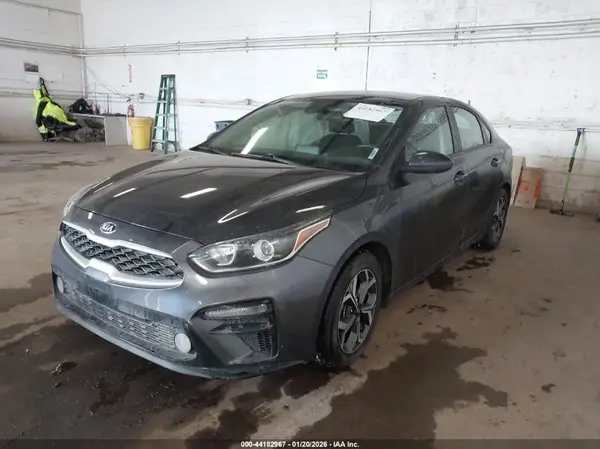 3KPF24AD2KE058537 2019 KIA FORTE - Image 2