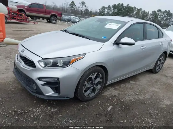 3KPF24AD2KE058957 2019 KIA FORTE - Image 2