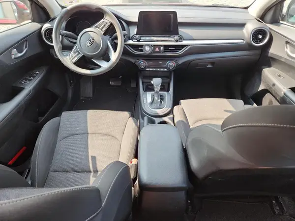 3KPF24AD2KE059011 2019 KIA FORTE - Image 8