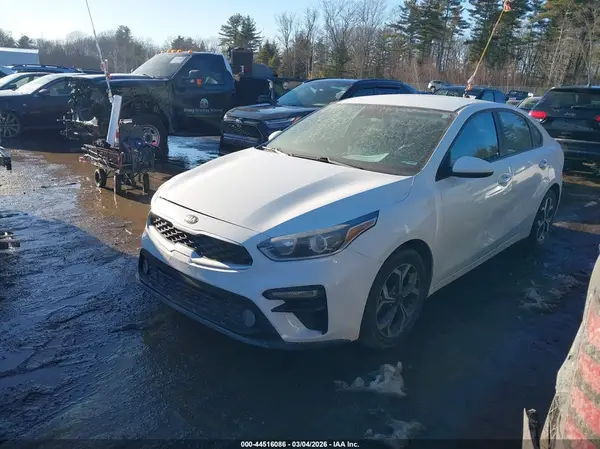 3KPF24AD2KE059798 2019 KIA FORTE - Image 2