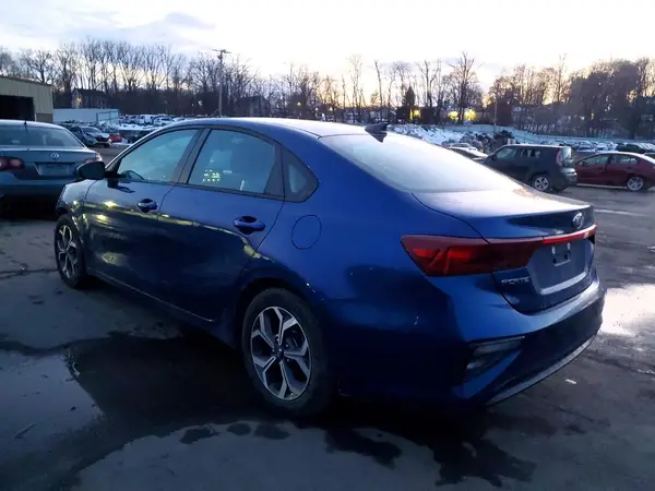 3KPF24AD2KE060224 2019 KIA FORTE - Image 2