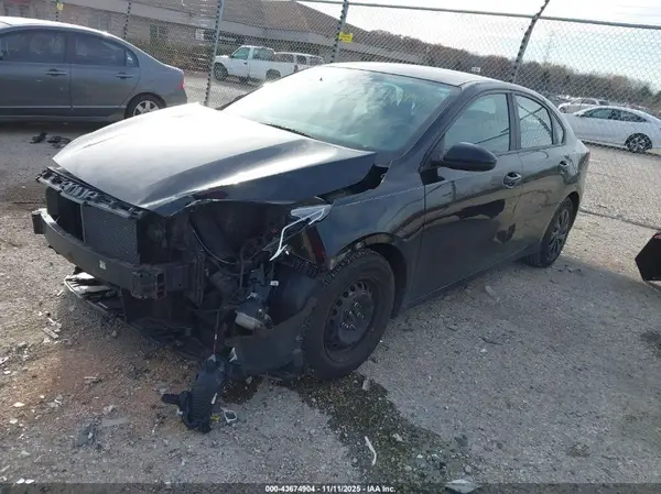 3KPF24AD2KE063429 2019 KIA FORTE - Image 2