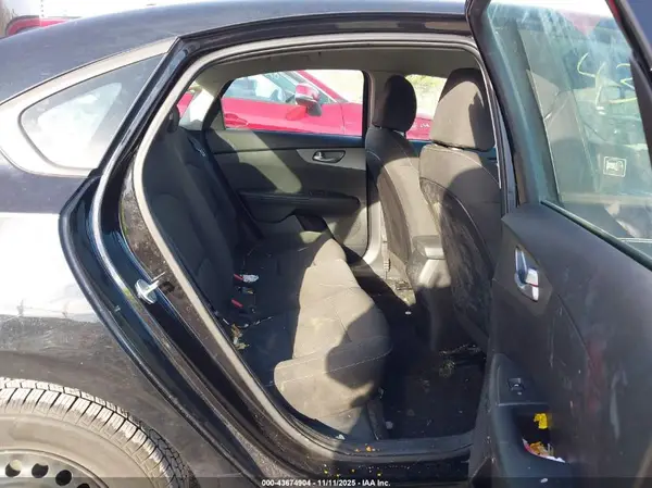 3KPF24AD2KE063429 2019 KIA FORTE - Image 8