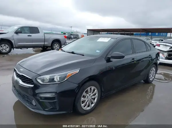 3KPF24AD2KE063589 2019 KIA FORTE - Image 2