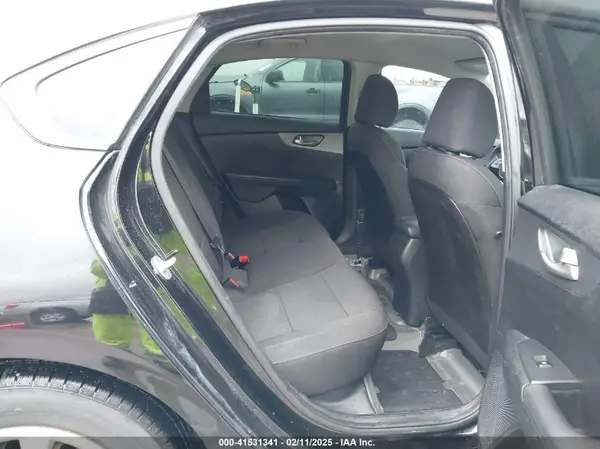 3KPF24AD2KE063589 2019 KIA FORTE - Image 8