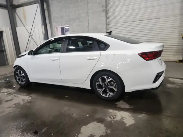 3KPF24AD2KE064547 2019 KIA FORTE - Image 2