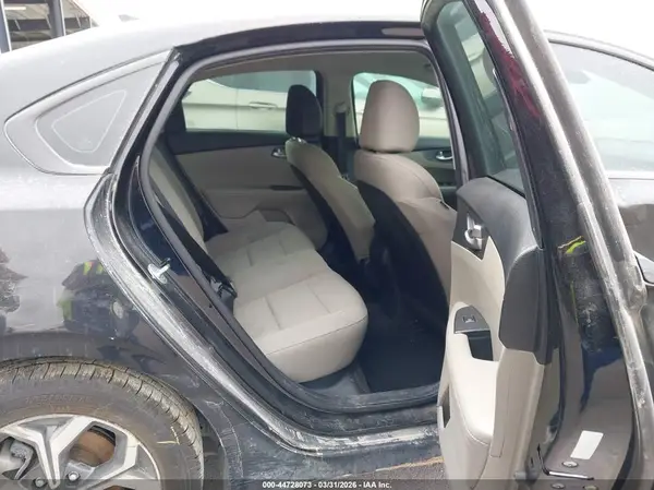 3KPF24AD2KE064953 2019 KIA FORTE - Image 8