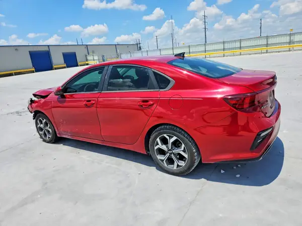 3KPF24AD2KE067528 2019 KIA FORTE - Image 2