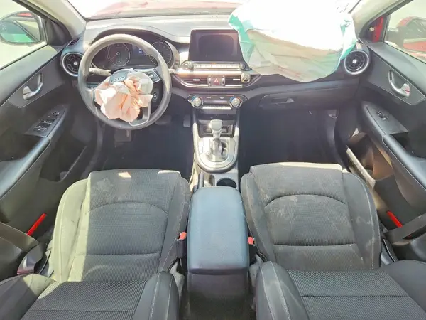 3KPF24AD2KE067528 2019 KIA FORTE - Image 8