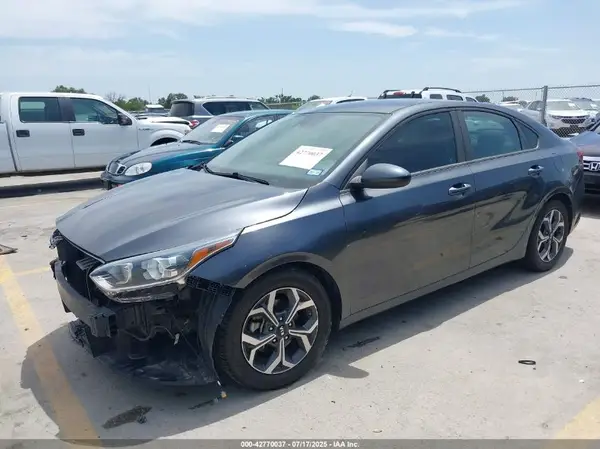 3KPF24AD2KE069599 2019 KIA FORTE - Image 2