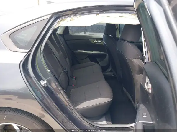 3KPF24AD2KE069599 2019 KIA FORTE - Image 8