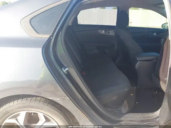 3KPF24AD2KE070056 2019 KIA FORTE - Image 8