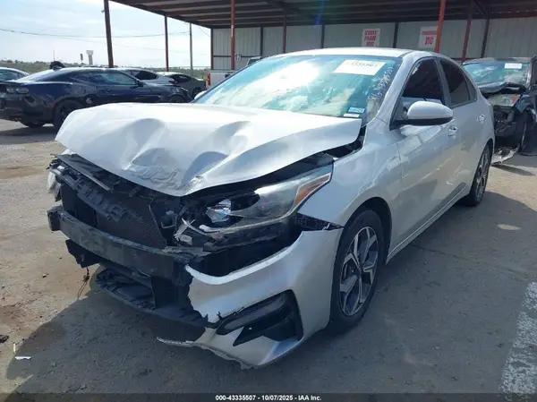 3KPF24AD2KE070235 2019 KIA FORTE - Image 2