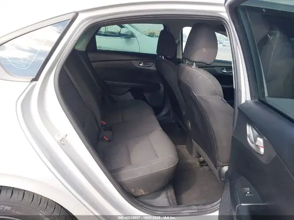3KPF24AD2KE070235 2019 KIA FORTE - Image 8