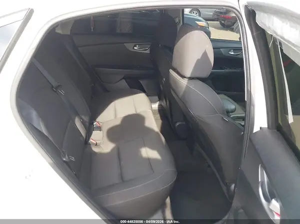 3KPF24AD2KE070686 2019 KIA FORTE - Image 8