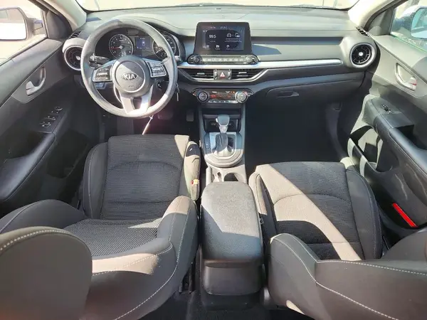 3KPF24AD2KE070705 2019 KIA FORTE - Image 8