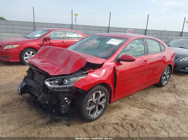 3KPF24AD2KE072499 2019 KIA FORTE - Image 2