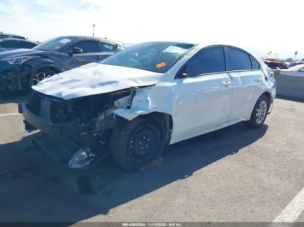 3KPF24AD2KE073944 2019 KIA FORTE - Image 2