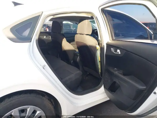 3KPF24AD2KE073944 2019 KIA FORTE - Image 8