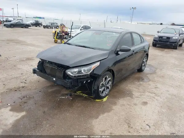 3KPF24AD2KE074270 2019 KIA FORTE - Image 2