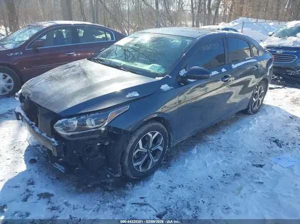 3KPF24AD2KE074592 2019 KIA FORTE - Image 2