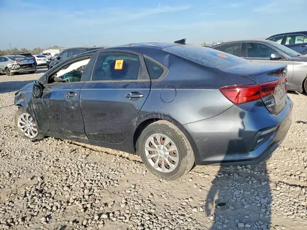 3KPF24AD2KE076634 2019 KIA FORTE - Image 2