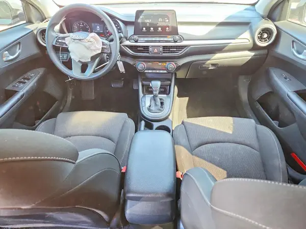 3KPF24AD2KE080411 2019 KIA FORTE - Image 8