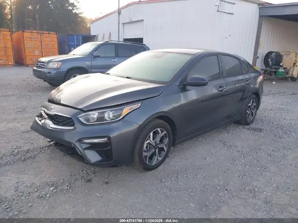 3KPF24AD2KE082501 2019 KIA FORTE - Image 2