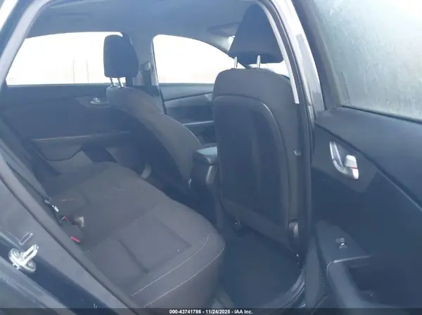 3KPF24AD2KE082501 2019 KIA FORTE - Image 8
