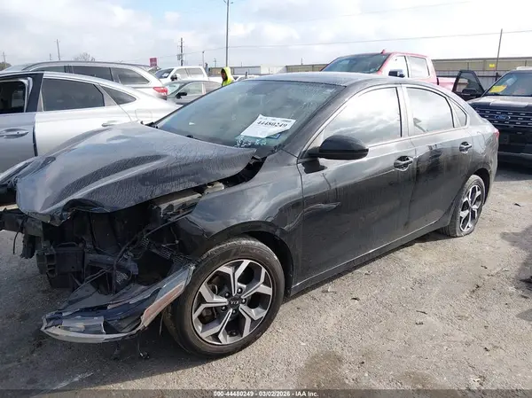 3KPF24AD2KE083177 2019 KIA FORTE - Image 2