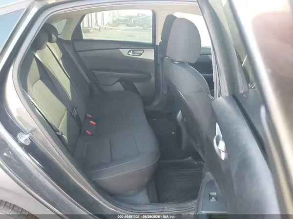 3KPF24AD2KE083325 2019 KIA FORTE - Image 8