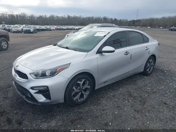 3KPF24AD2KE086208 2019 KIA FORTE - Image 2