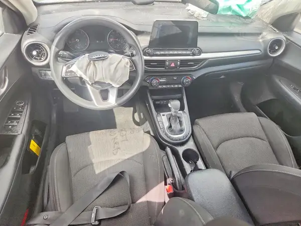 3KPF24AD2KE089075 2019 KIA FORTE - Image 8