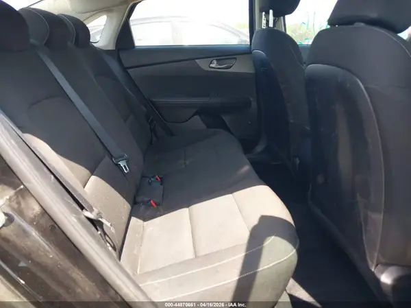 3KPF24AD2KE096835 2019 KIA FORTE - Image 8