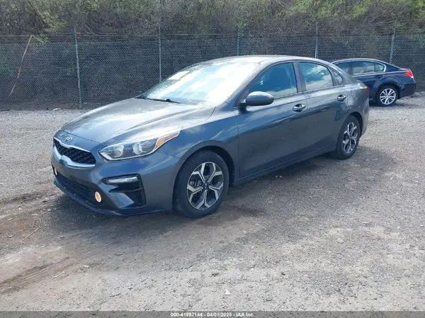 3KPF24AD2KE098486 2019 KIA FORTE - Image 2