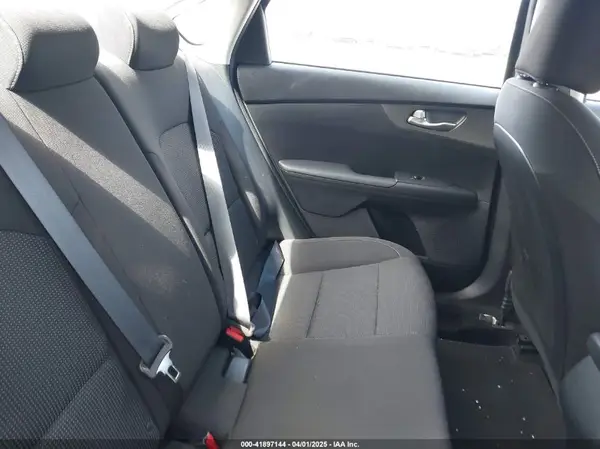 3KPF24AD2KE098486 2019 KIA FORTE - Image 8