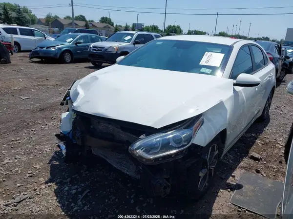 3KPF24AD2KE098665 2019 KIA FORTE - Image 2