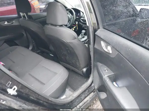 3KPF24AD2KE098732 2019 KIA FORTE - Image 8