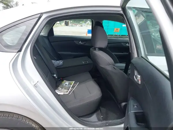 3KPF24AD2KE099895 2019 KIA FORTE - Image 8