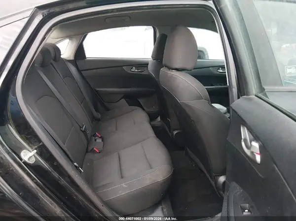 3KPF24AD2KE100060 2019 KIA FORTE - Image 8