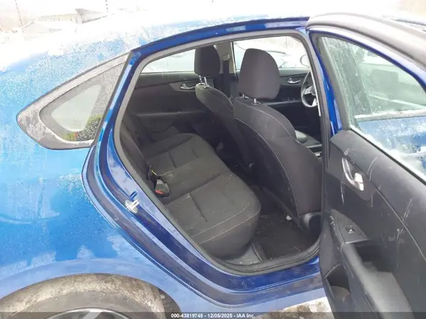 3KPF24AD2KE102942 2019 KIA FORTE - Image 8