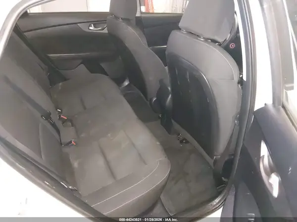 3KPF24AD2KE103122 2019 KIA FORTE - Image 8