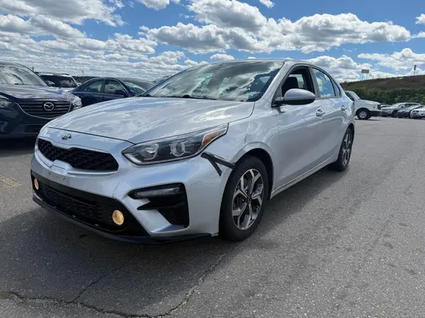 3KPF24AD2KE104805 2019 KIA FORTE - Image 2
