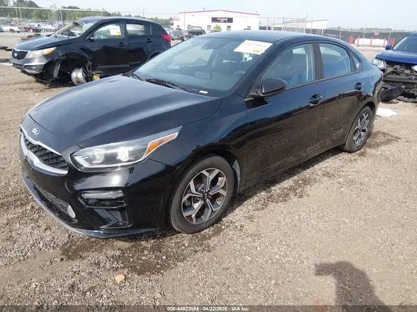 3KPF24AD2KE105890 2019 KIA FORTE - Image 2
