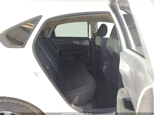 3KPF24AD2KE110006 2019 KIA FORTE - Image 8